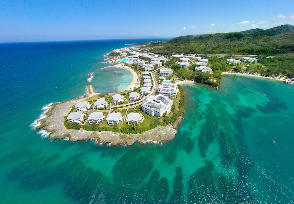 The Signature Level at Grand Palladium Lady Hamilton Resort & Spa- All Inclusive 1