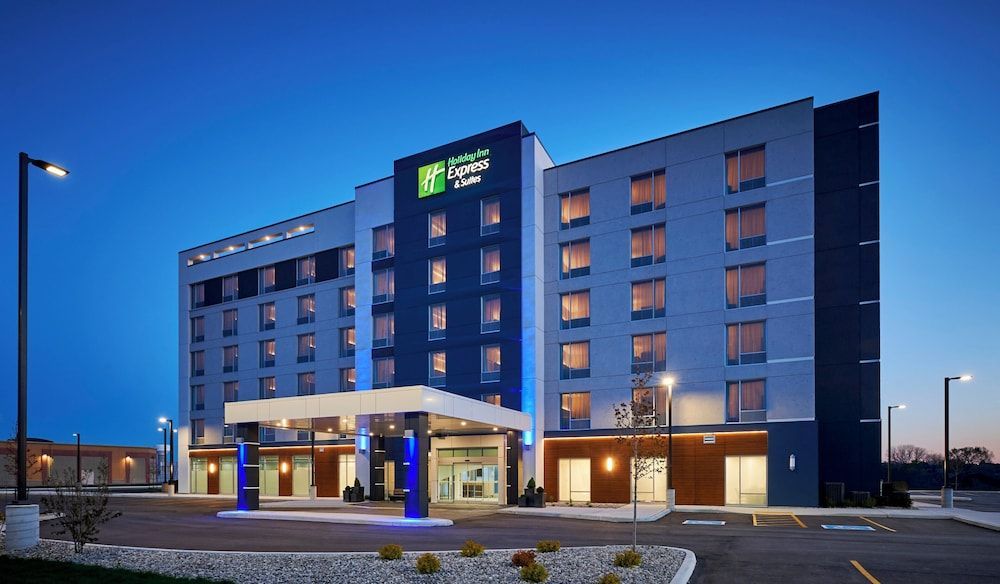 Holiday Inn Express & Suites WINDSOR EAST – LAKESHORE by IHG 1