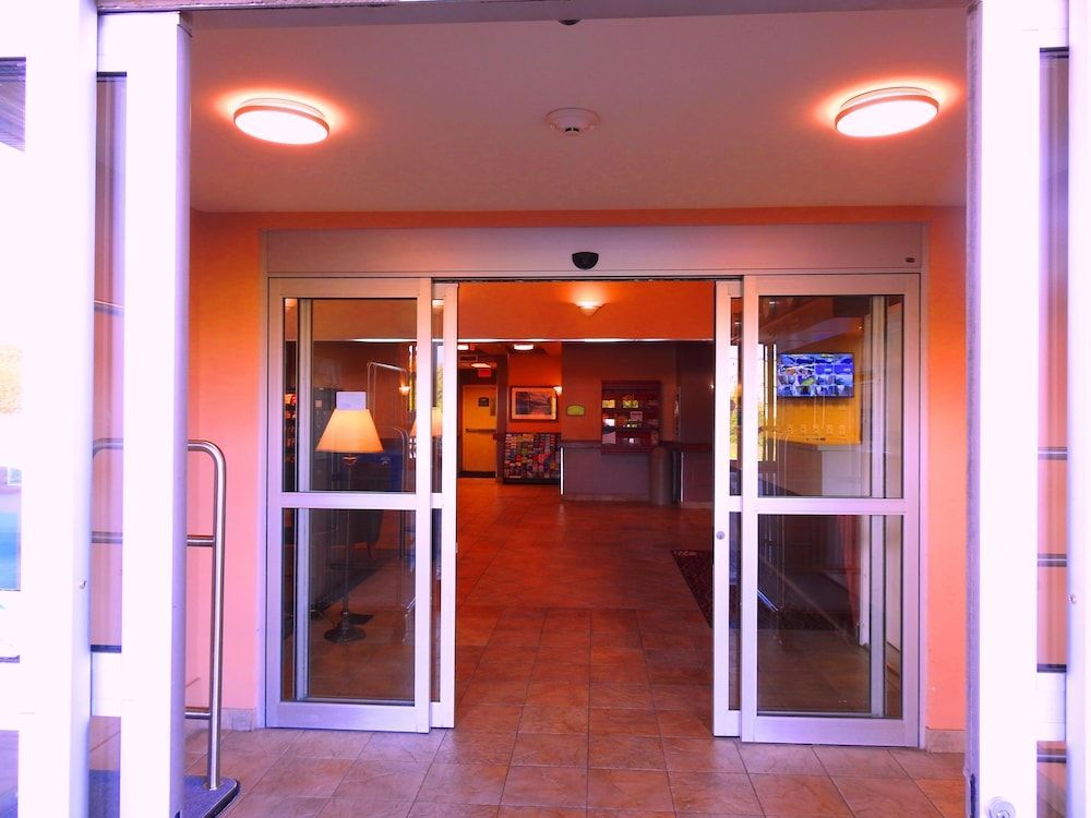 Comfort Inn & Suites 2