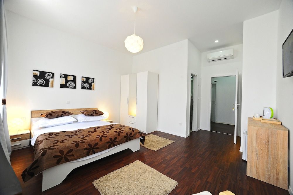 Valenti rooms 1