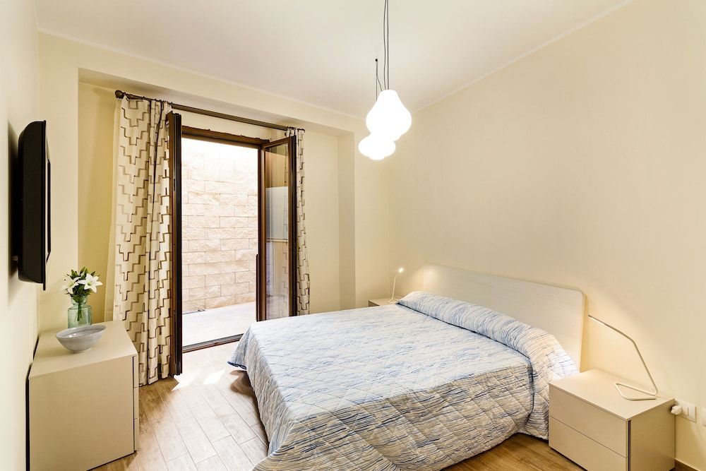 GuestHost - Calipso Seaview Flat with Private Parking 2