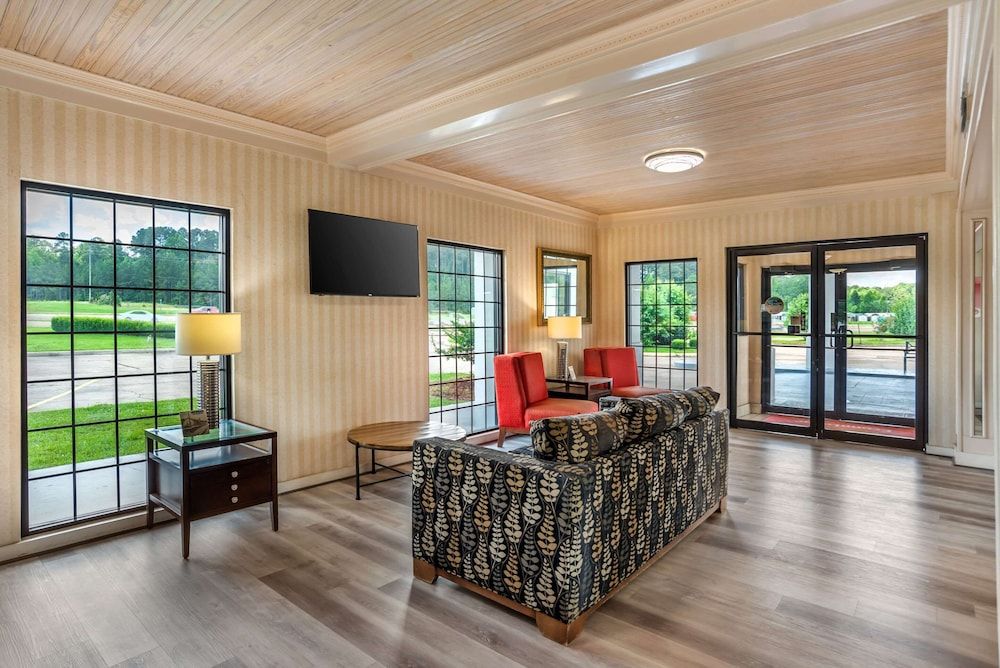 Econo Lodge Inn & Suites Philadelphia MS 2
