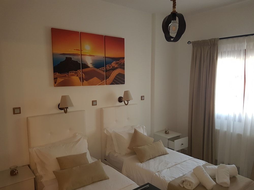 Santorini Family Apartments 2