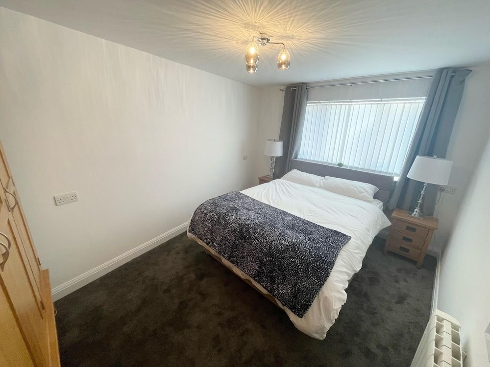 Beautiful Private Detached 1-bed Bungalow 2