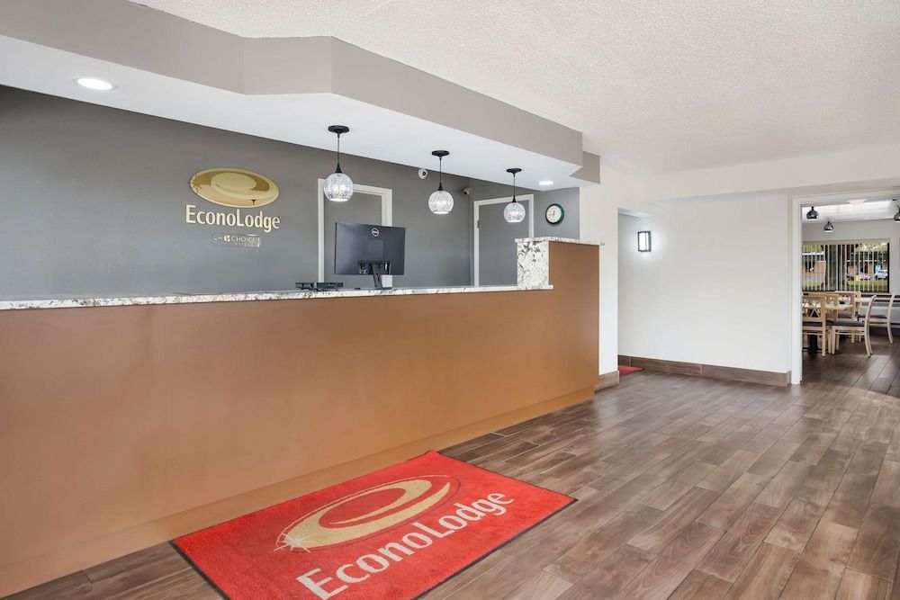 Econo Lodge Live Oak 2