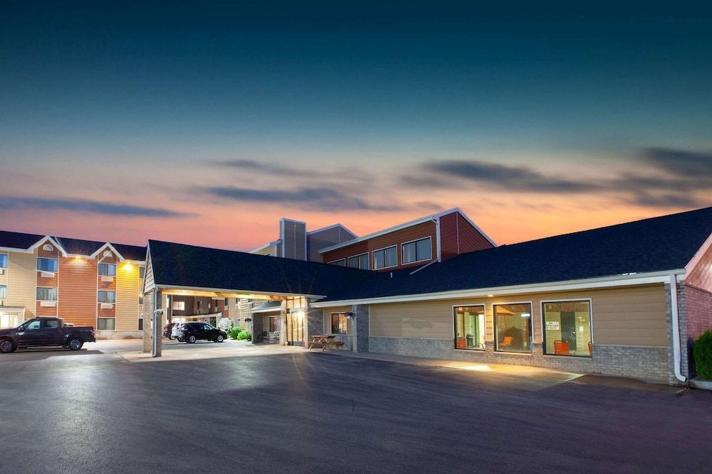 AmericInn by Wyndham Iron River 1