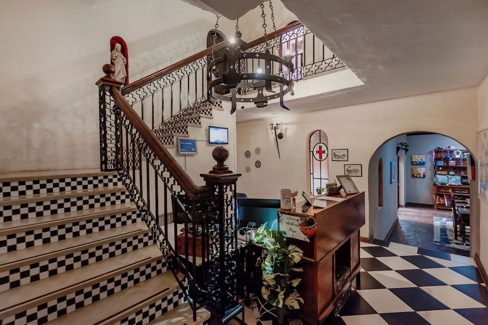 Airport Tower Lodge 1