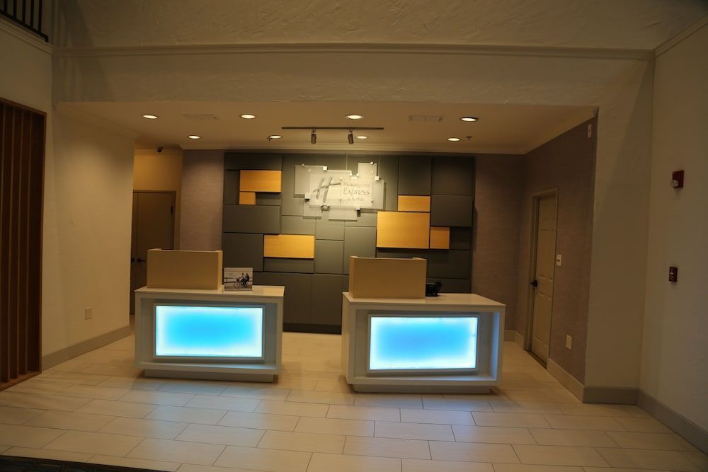 Holiday Inn Express & Suites GREENVILLE by IHG 2