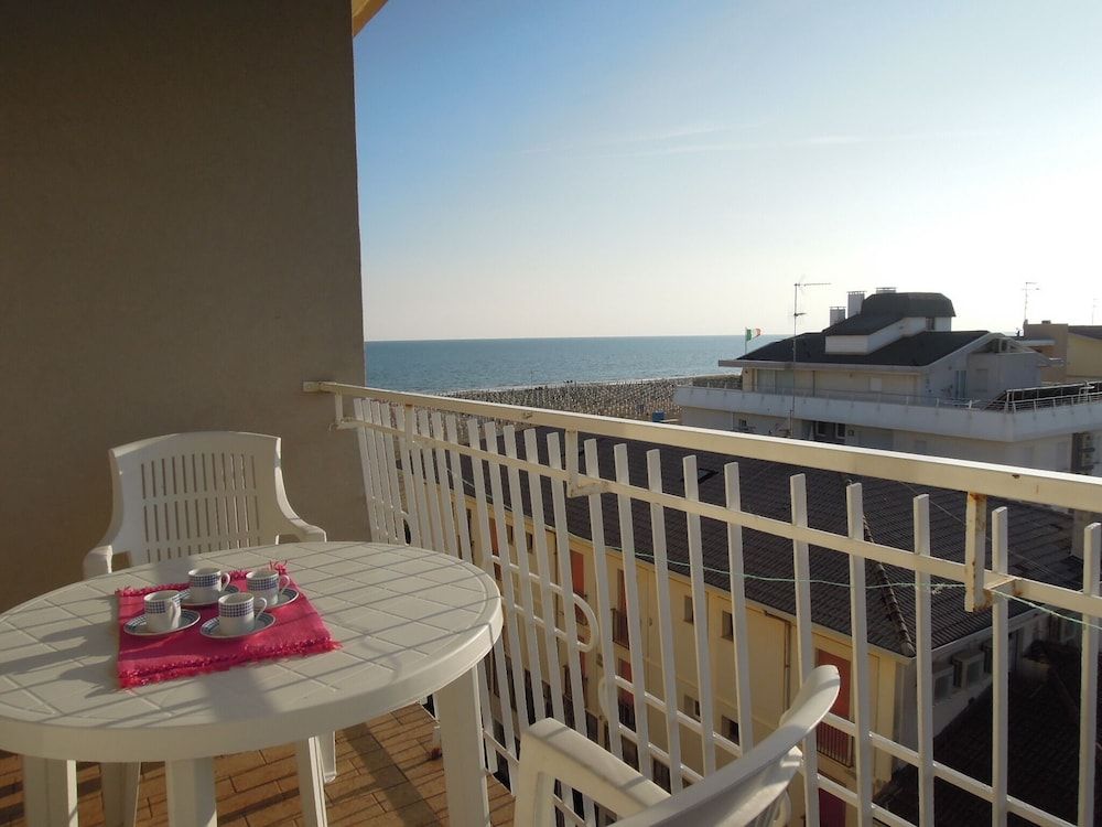 Lovely flat with nice terrace in Bibione-Beahost 1