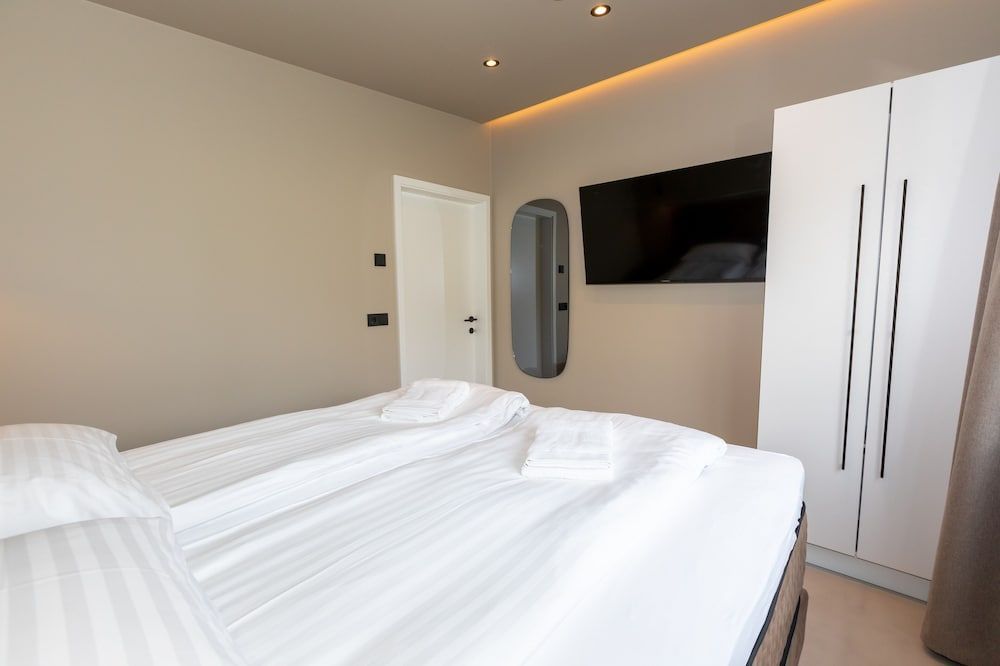 North Mountain View Suites 2