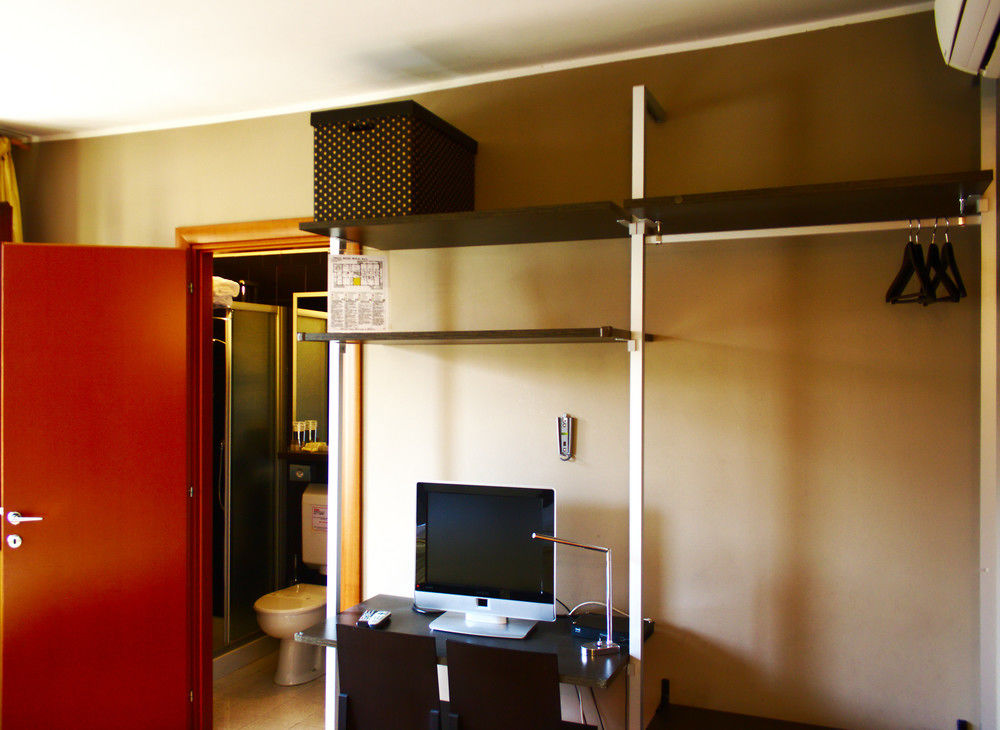 SMALL HOTEL ROYAL 1