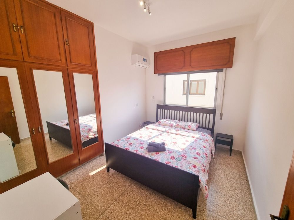 Luxury City Rooms - Smart TV with Netflix 2