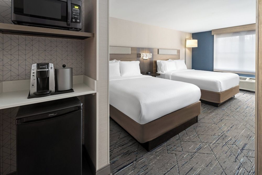 Holiday Inn Express & Suites FREEPORT - BRUNSWICK AREA by IHG 2