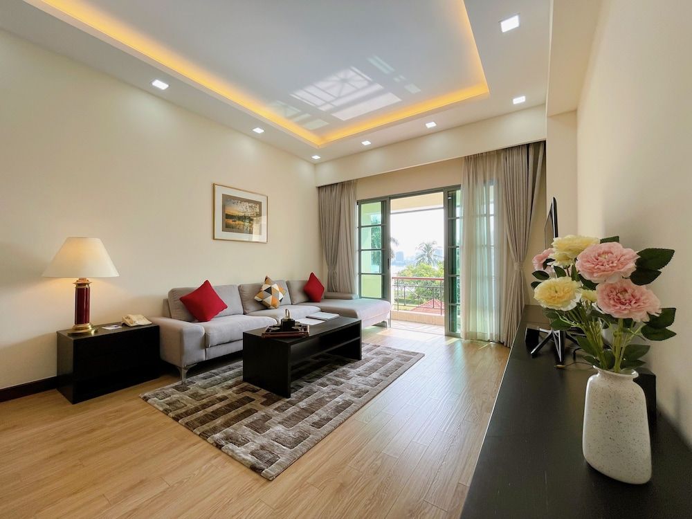 Diamond Westlake Suites 1