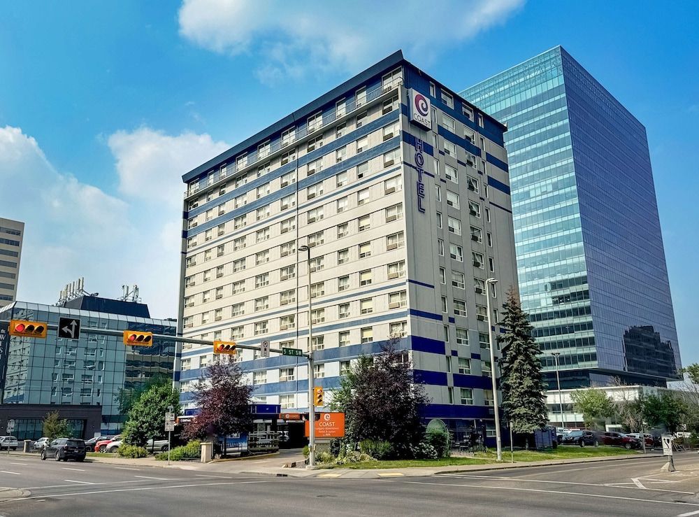 Coast Calgary Downtown Hotel & Suites by APA 1