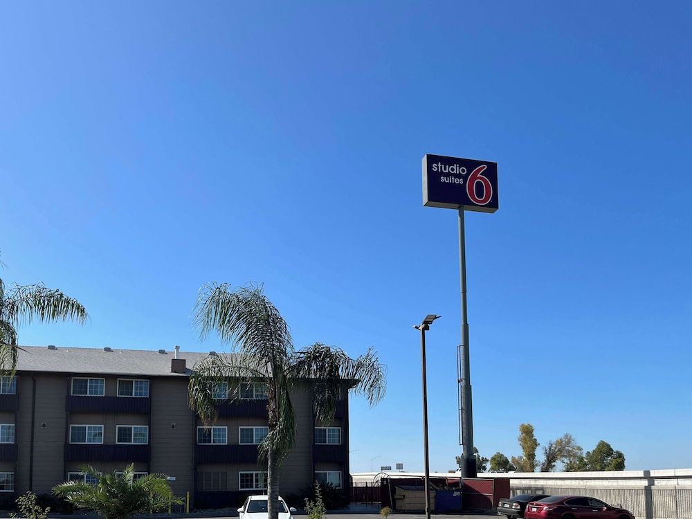 Studio 6 Suites Delano, CA 1