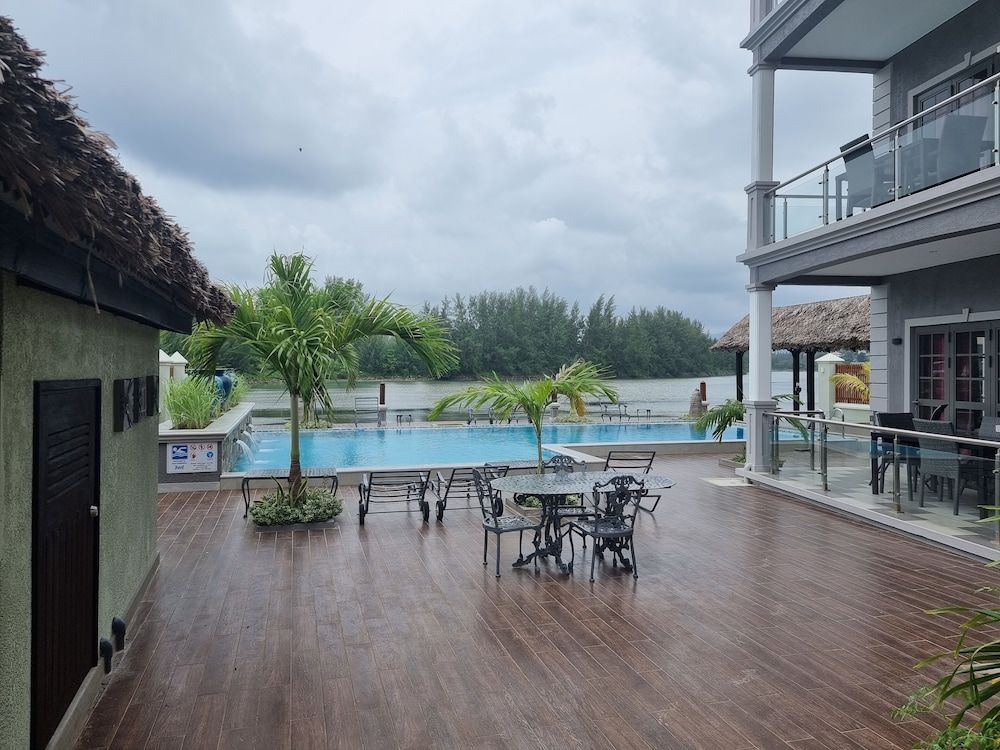 Phoenix Luxury Self Catering Apartments 1