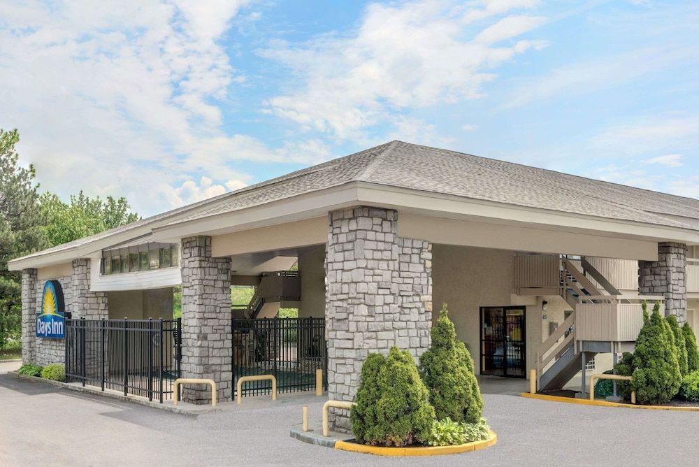 Days Inn by Wyndham Columbus Fairgrounds 1