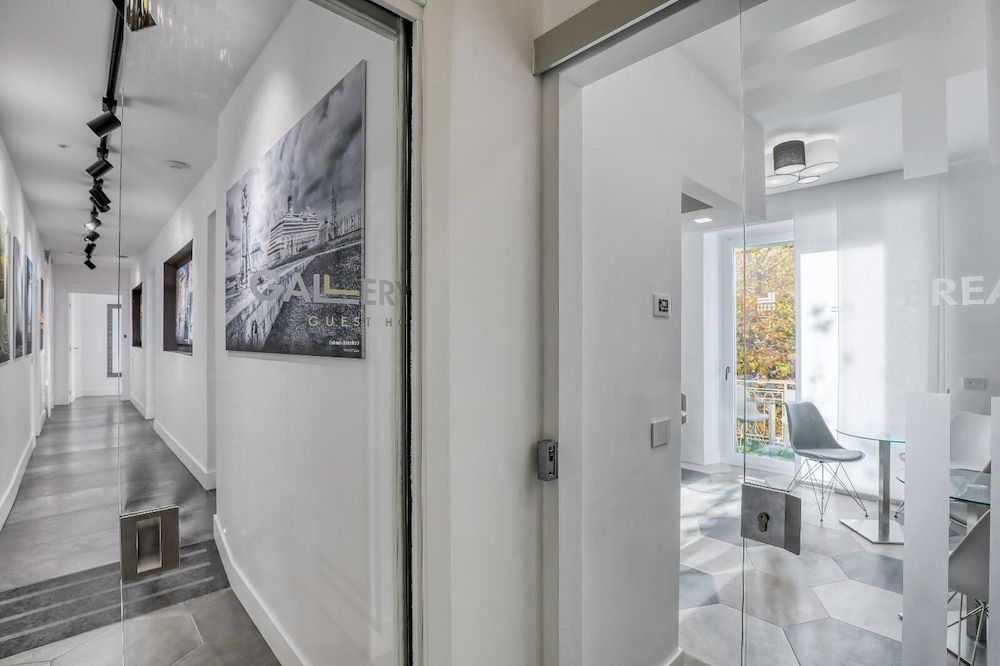 Gallery Suite 2