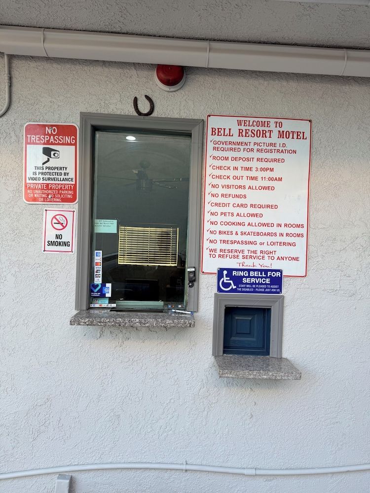 BELL RESORT MOTEL 2