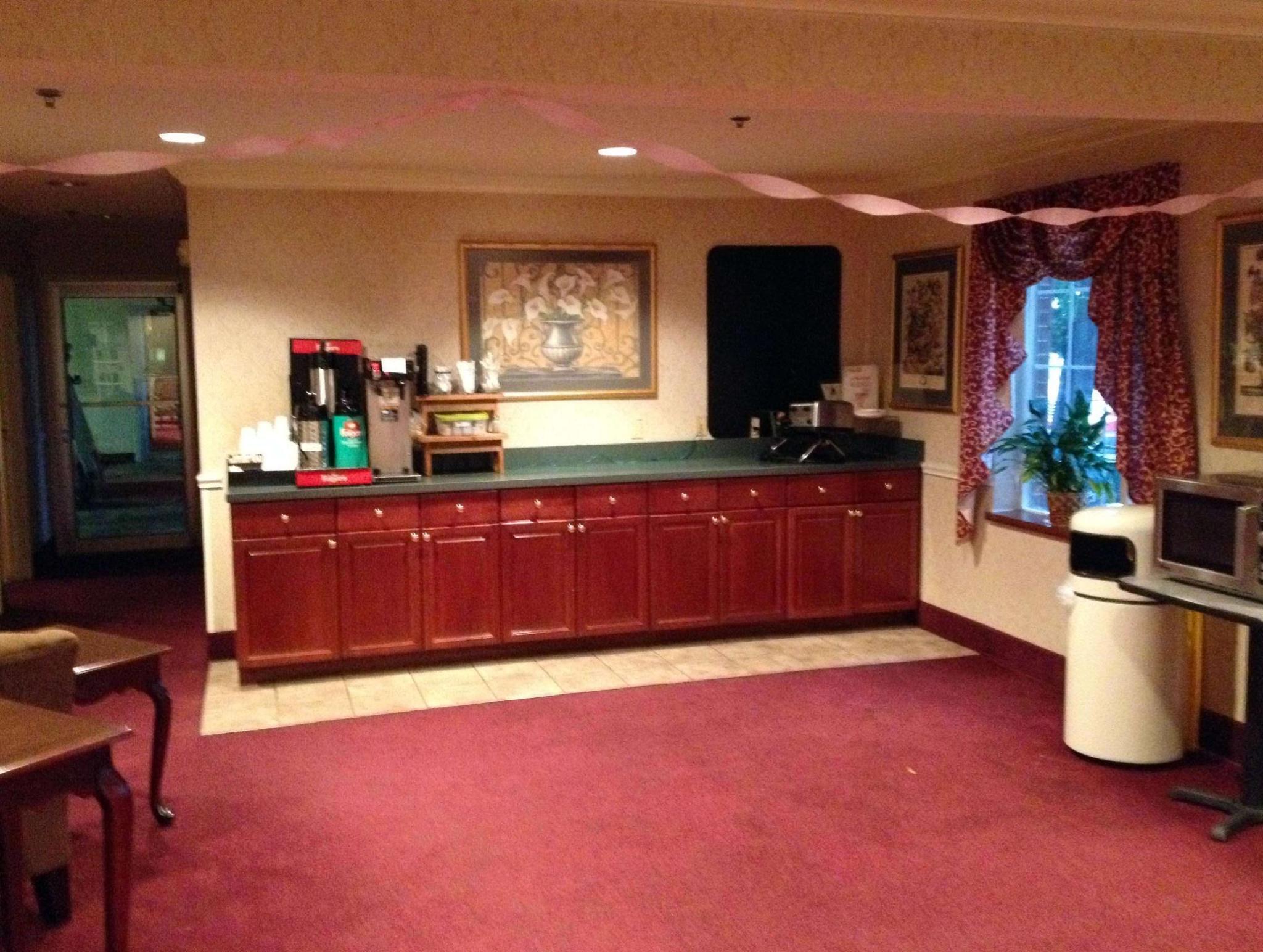 Country Hearth Inn & Suites Willard 1
