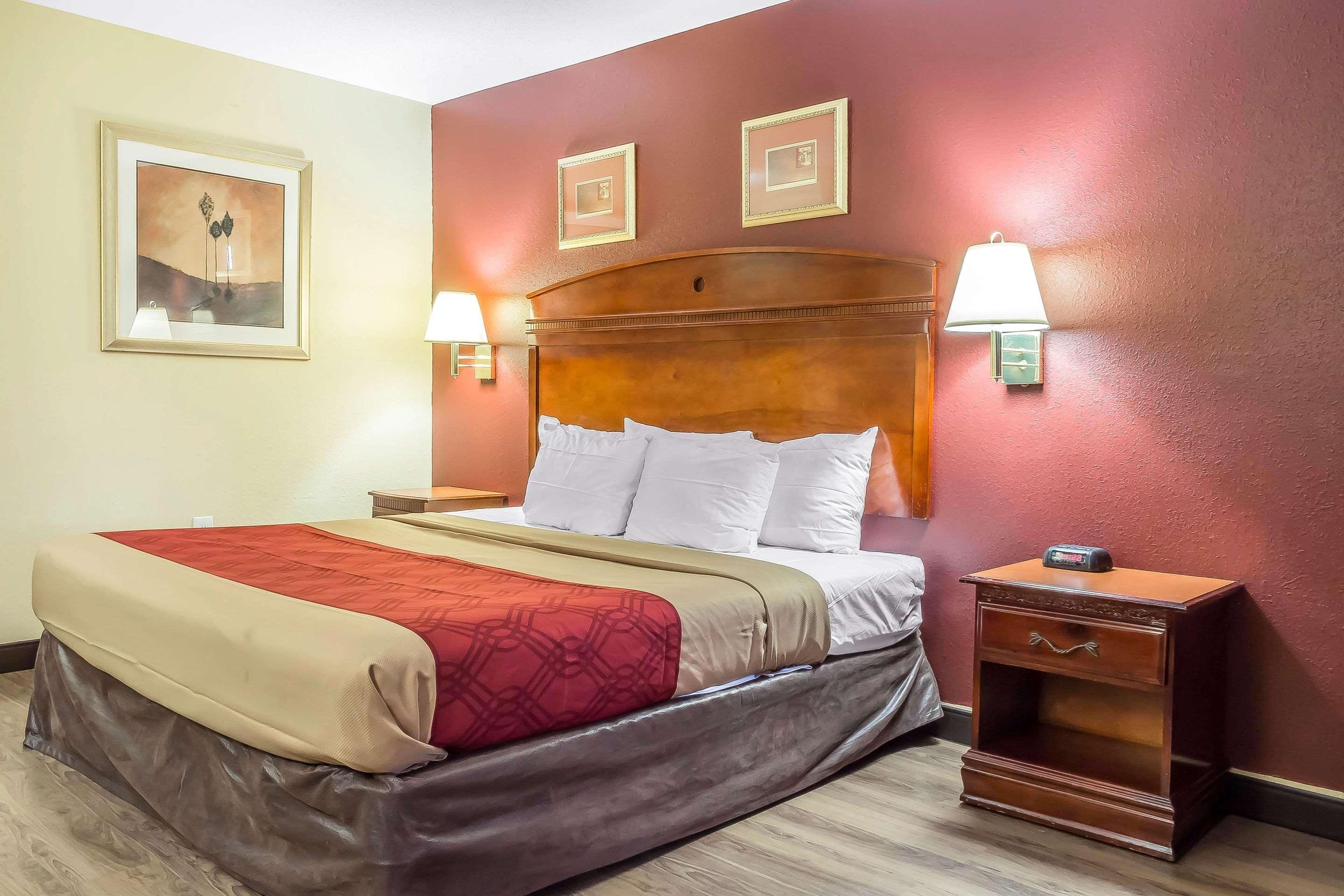 Red Carpet Inn Philadelphia Airport 1