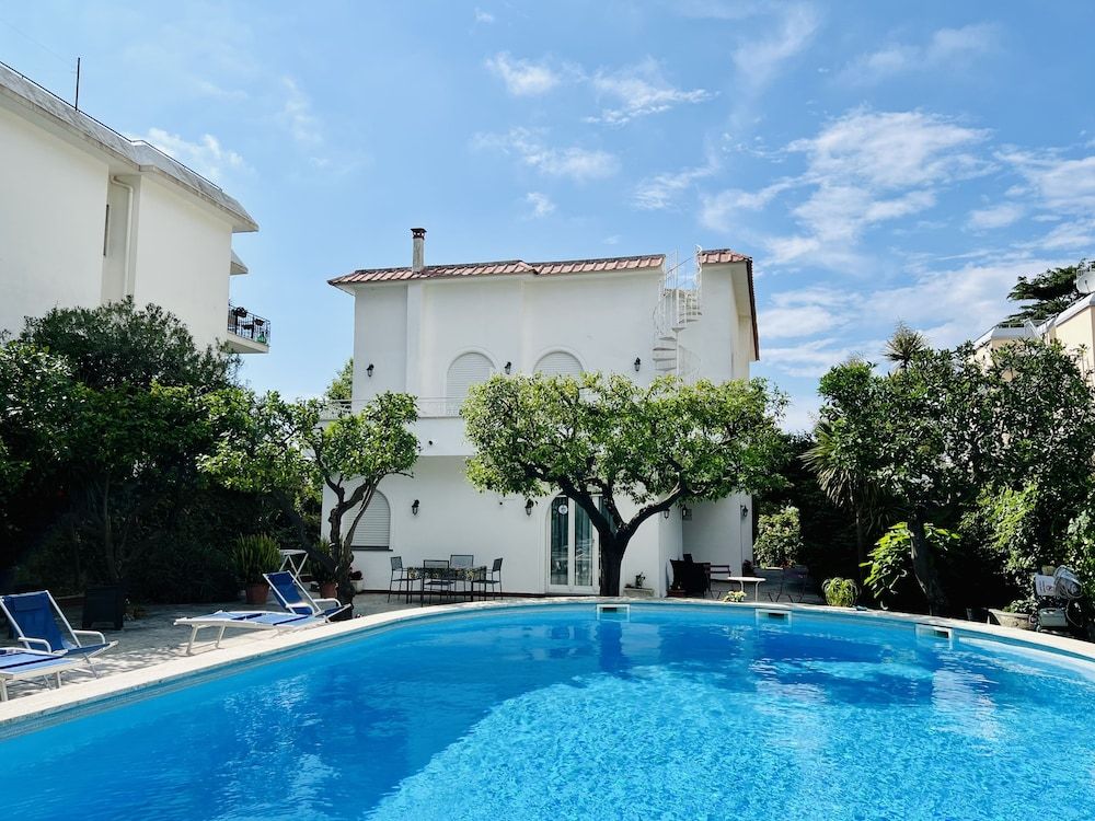 YourHome - Villa Sorrento 1