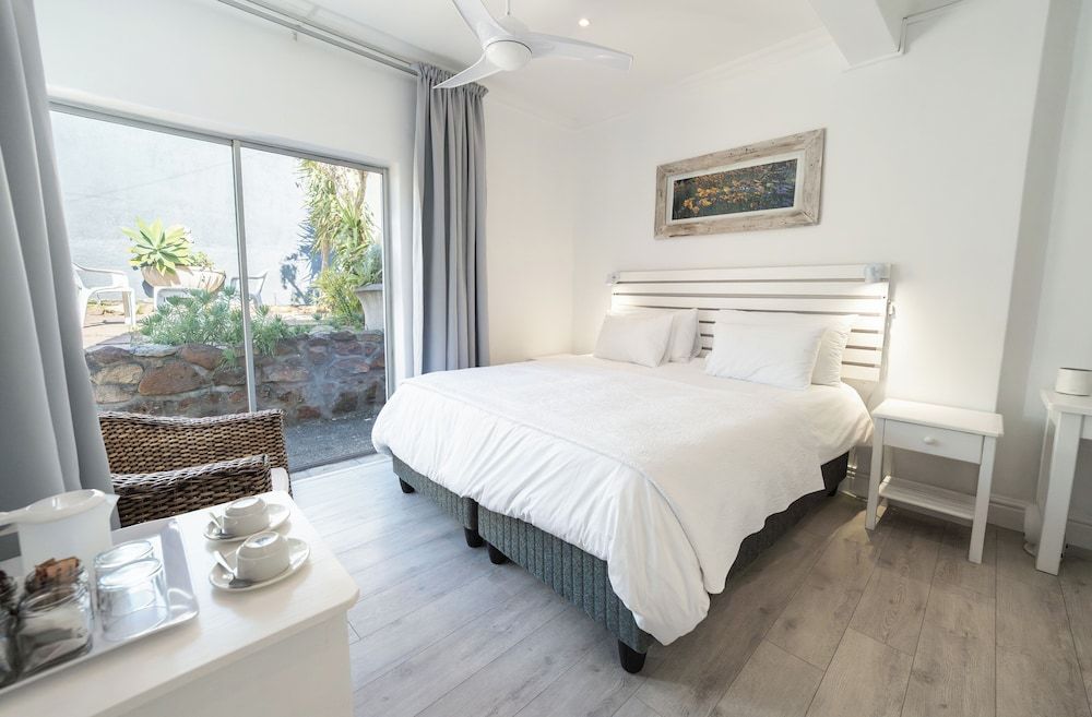 Finchley Guesthouse in Camps Bay 2