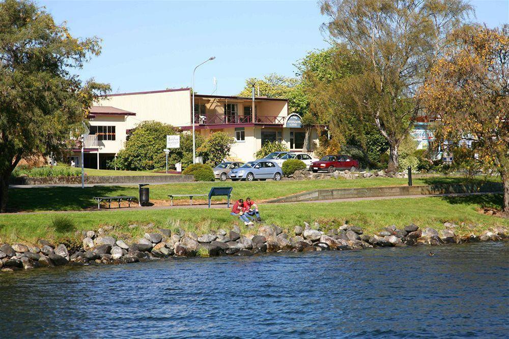 Te Anau Lakefront Backpackers 1