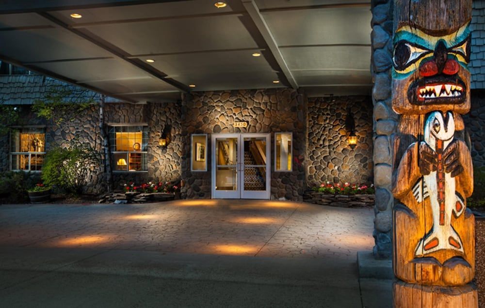 Coast Inn at Lake Hood 1