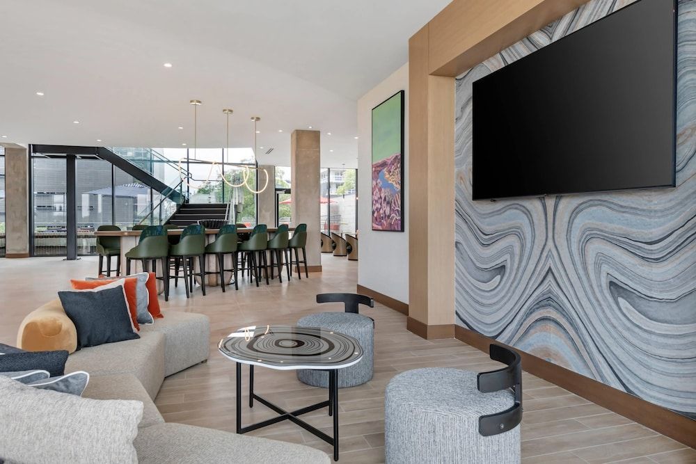 Cambria Hotel Austin Downtown 2