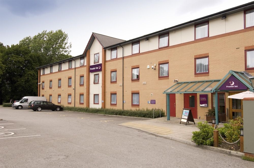 Premier Inn Harrogate South 1