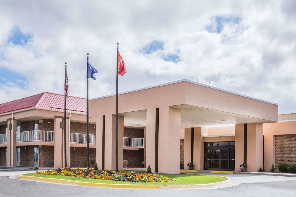 Ramada by Wyndham Wytheville 1
