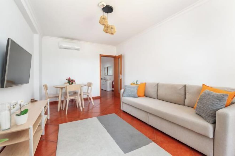 BnB Homes Apartment with cozy Terrace & Swimming pool near the heart city 1