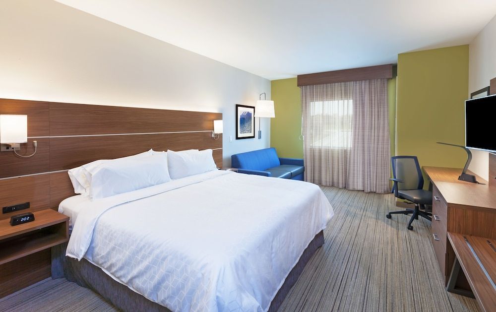Holiday Inn Express & Suites LENEXA - OVERLAND PARK AREA by IHG 2