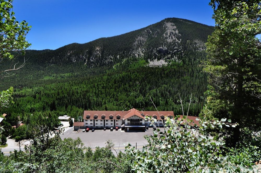 Monarch Mountain Lodge 1