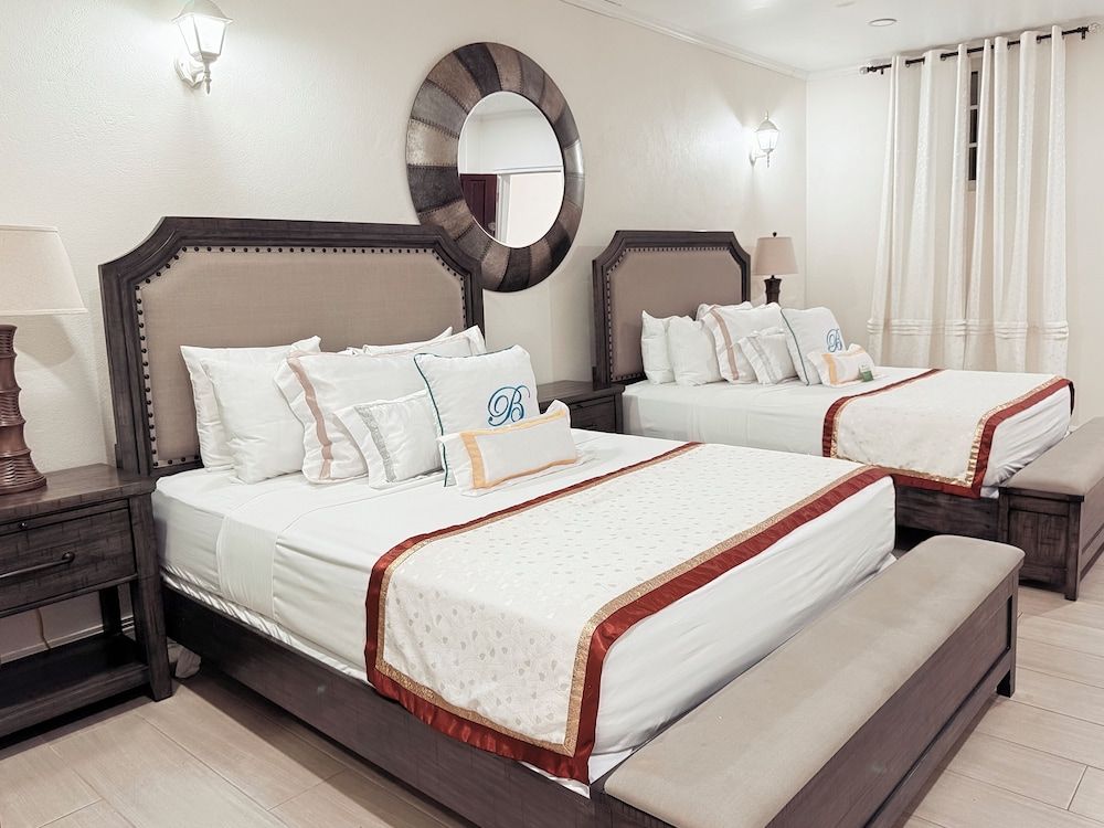 Beachcombers Hotel 1