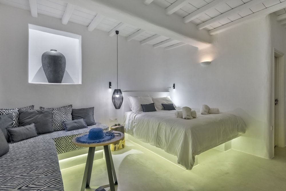 Mykonian Mews Luxury Suites 2
