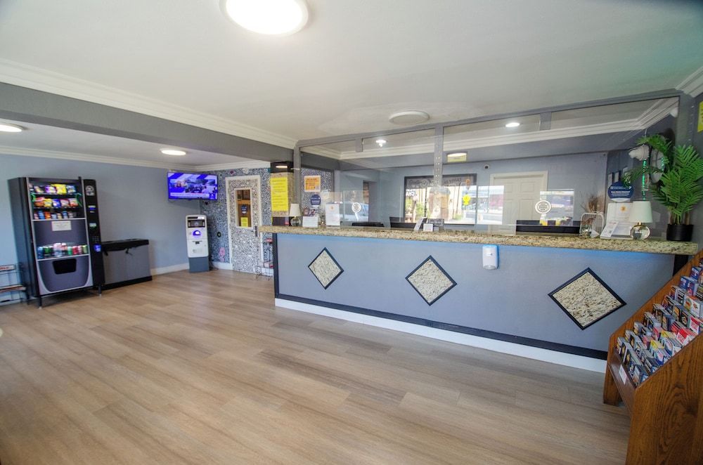 Super 8 by Wyndham Las Vegas North Strip/Fremont St. Area 2