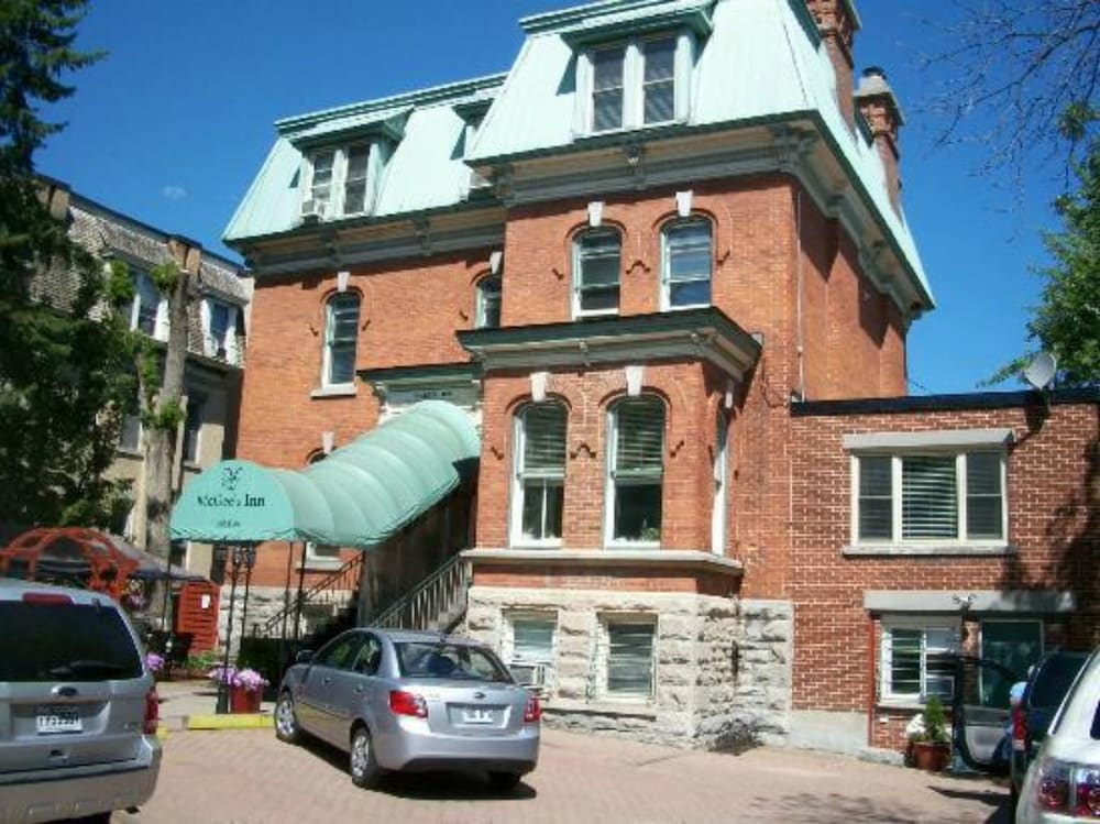 McGee's Inn 1