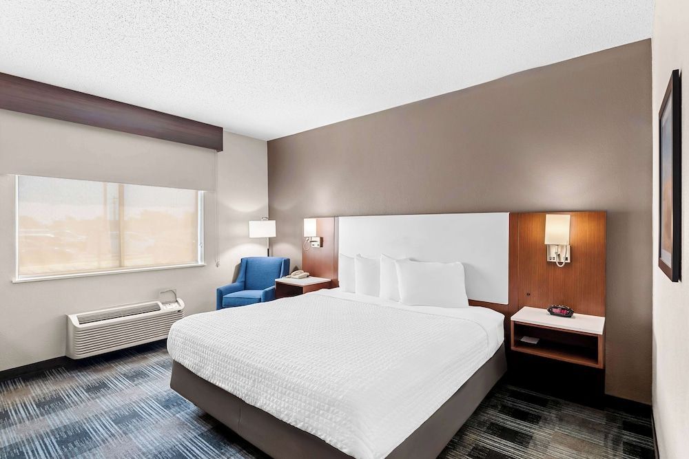 Best Western Ottumwa Inn & Suites 1