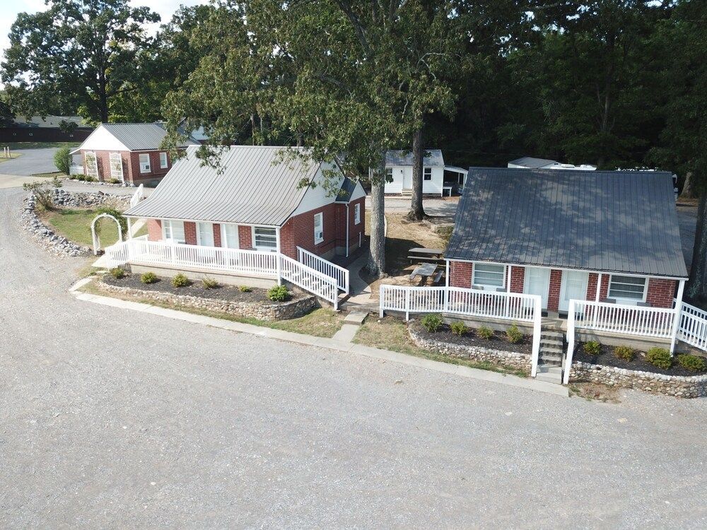 Early American Motel 1