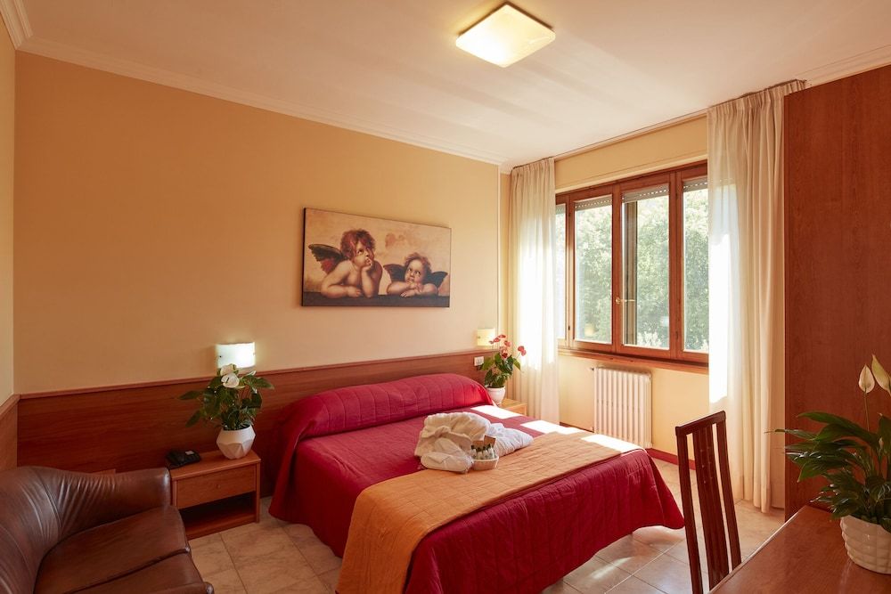 Hotel Plaza 2