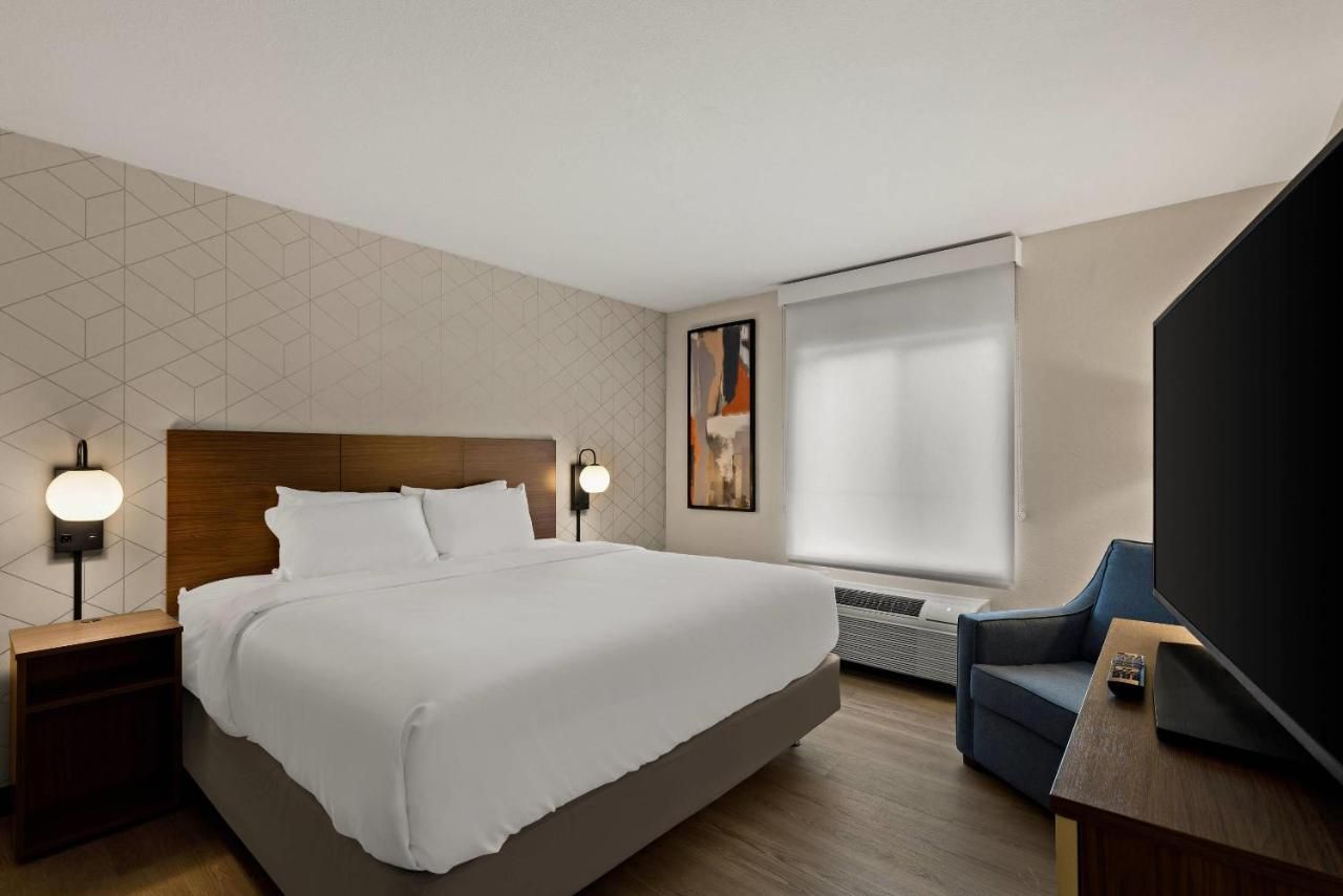 Everhome Suites Ontario Airport 1