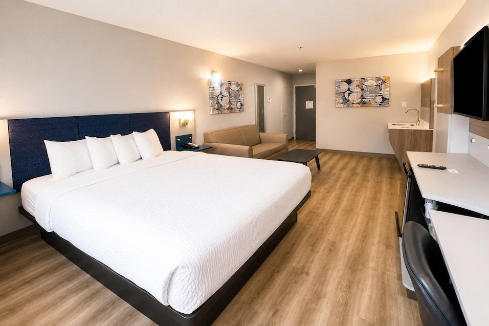 Microtel Inn & Suites by Wyndham Macon 1