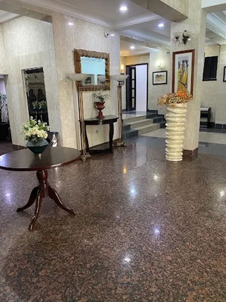 Dees Hotels, Apartments and Suites 2