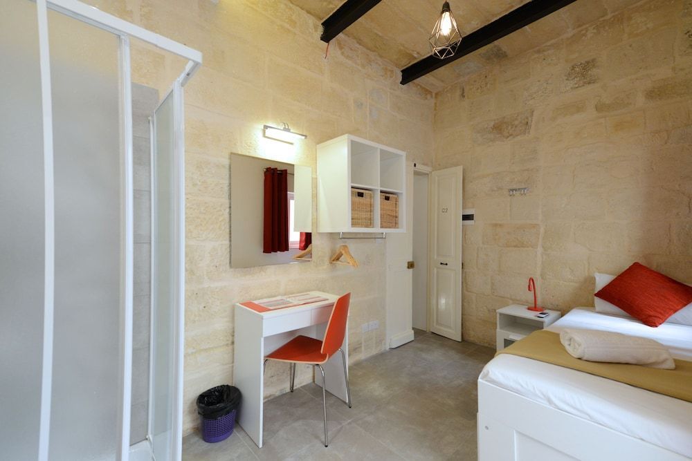 VBL Hostel – Adults only 2