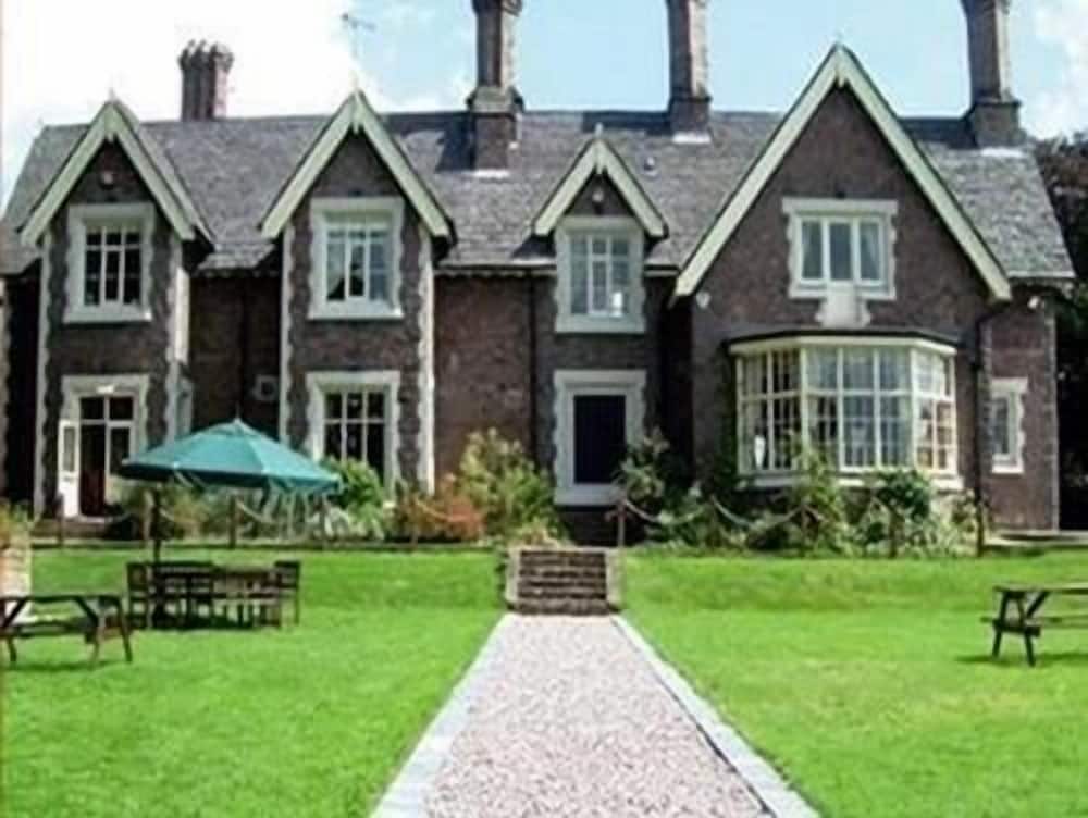 The Hunting Lodge 1