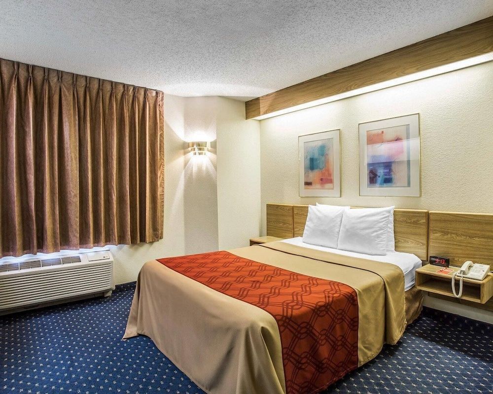 Econo Lodge Denver International Airport 1