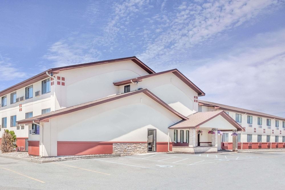 Super 8 by Wyndham Montgomery Maybrook 1